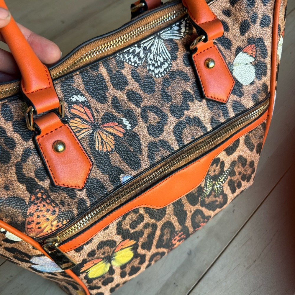 Purse bag, tote, wallet, makeup bag, three-piece set leopard and butterfly print - Picture 16 of 17